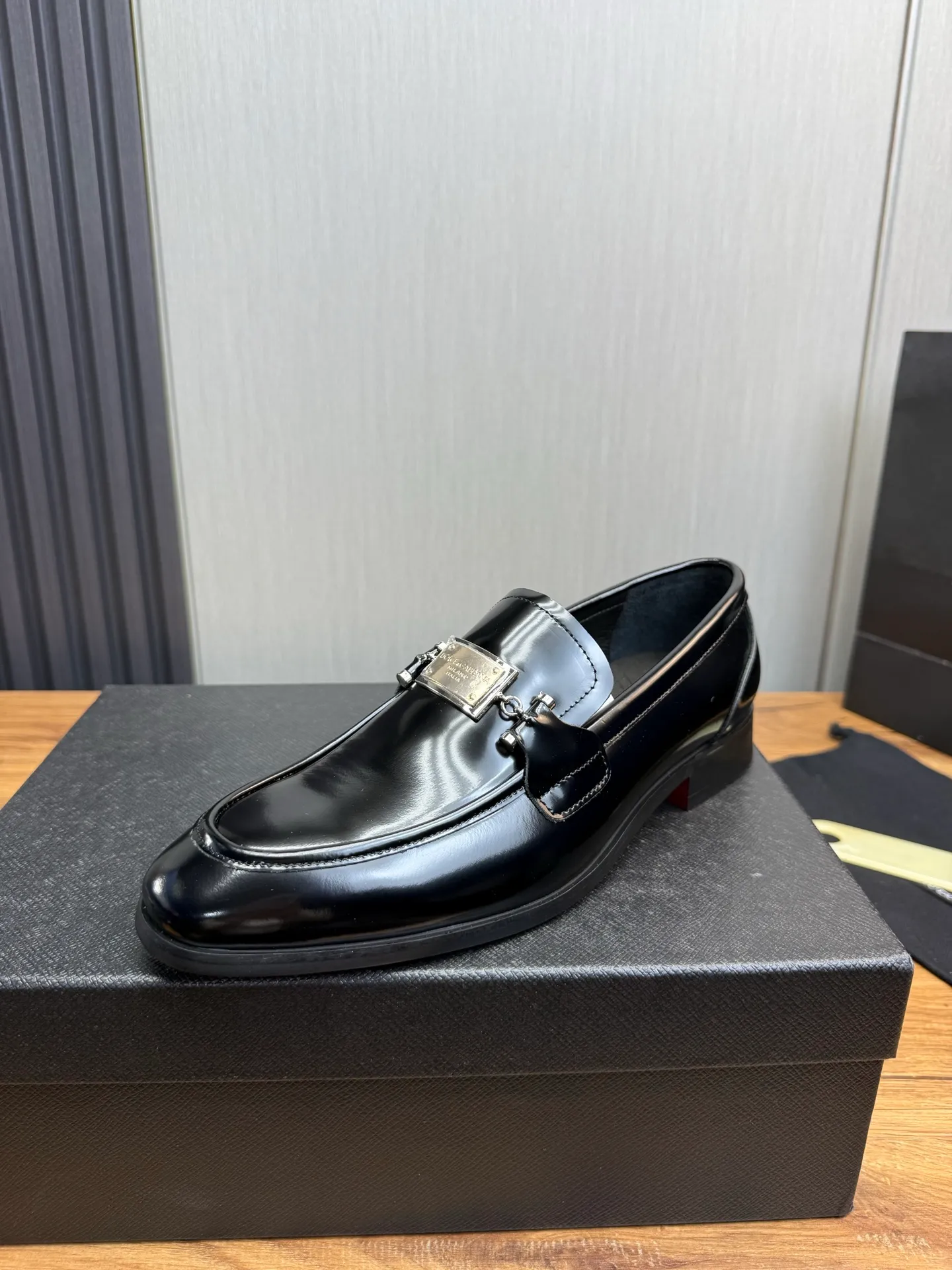 Factory price 520💰 Dolce&G .DG men's loafers👞 Classic and fashionable style, embellished with personalized DG logo. Imported cowhide, open-edge beaded cowhide, cowhide lining, original non-slip and wear-resistant outsole Size: 39-44 (customized at 38.45)